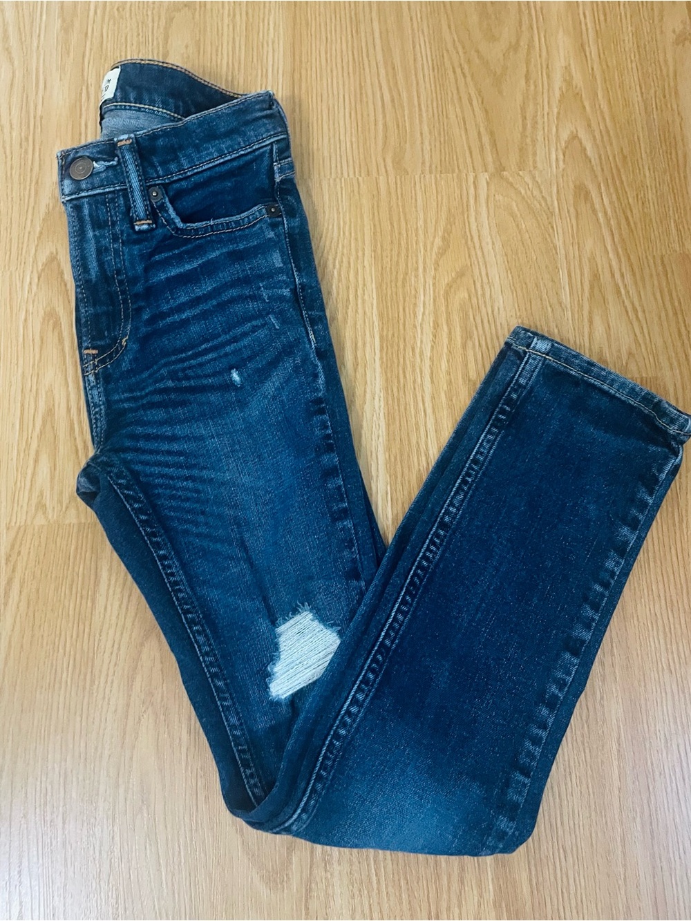 Abercrombie Dark Blue Distressed Skinny Jeans kid